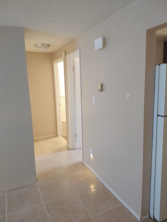 Building Photo - 4715 Scenic Cir
