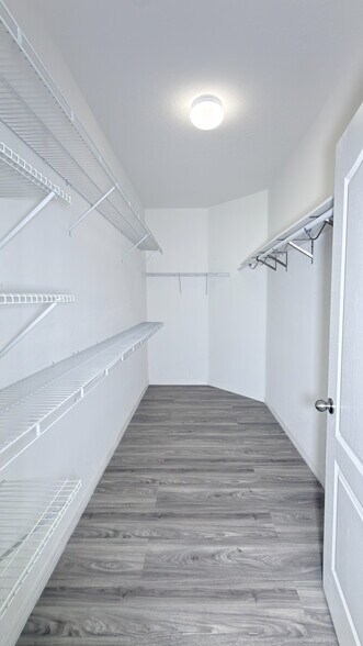 Building Photo - 4093 Shade Tree Ln