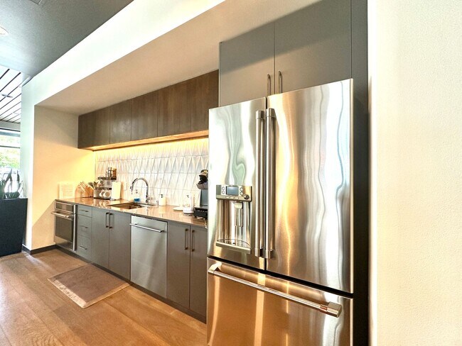 Building Photo - 1bd/1ba Kirkland Condo