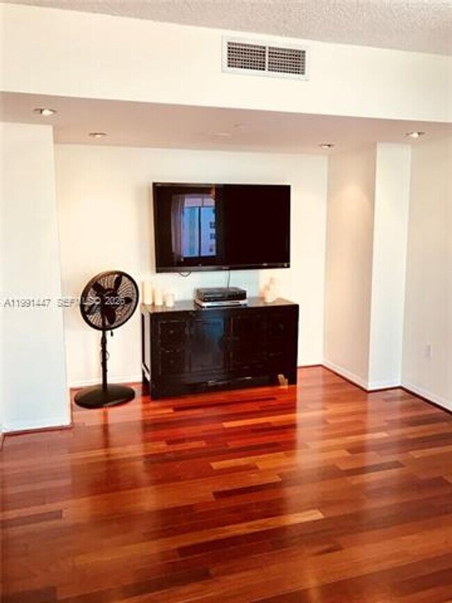 Building Photo - 1330 West Ave