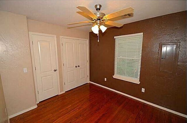 Building Photo - 1502 Barkley St