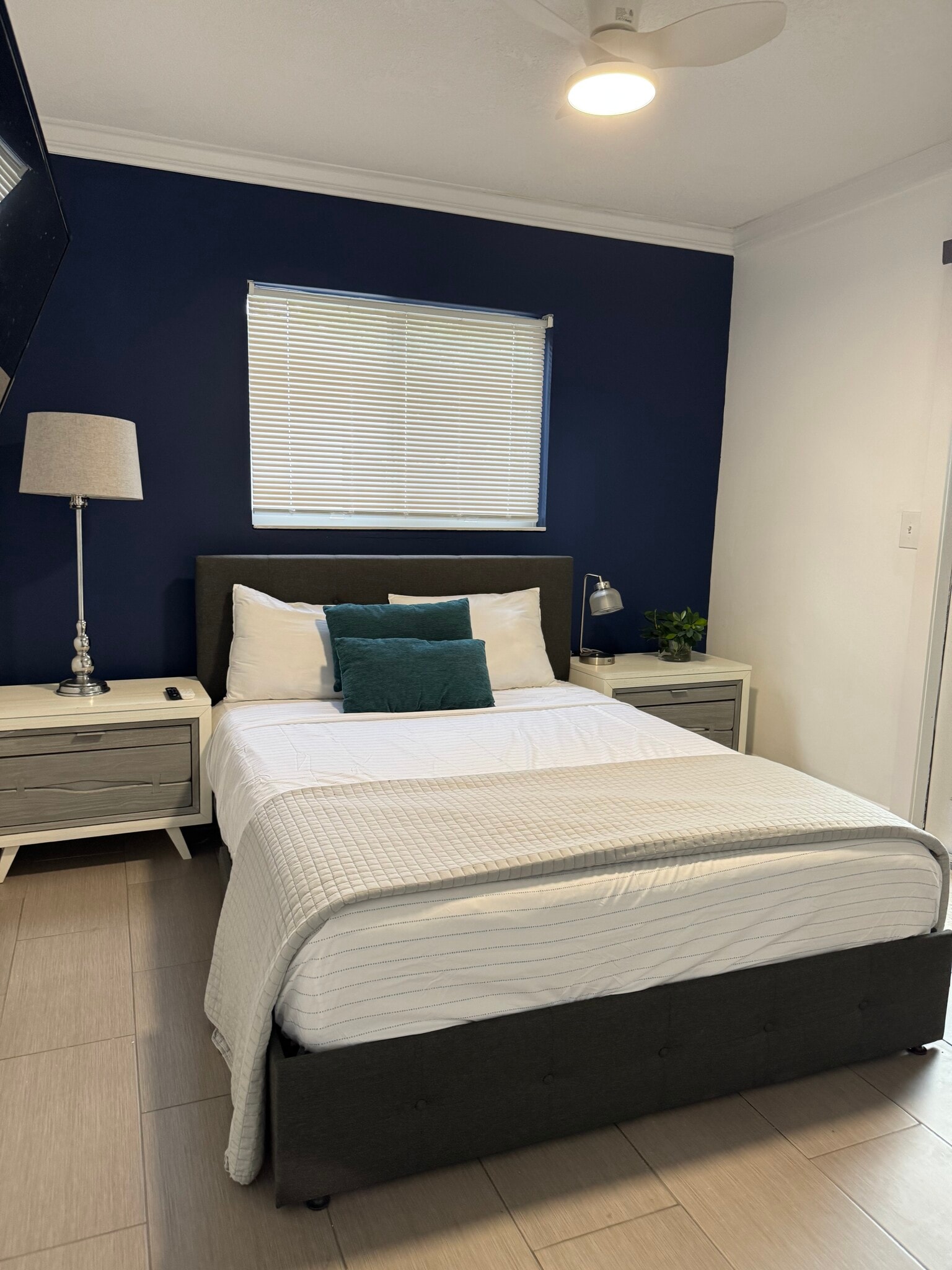 Building Photo - 1214 NE 5th Ter