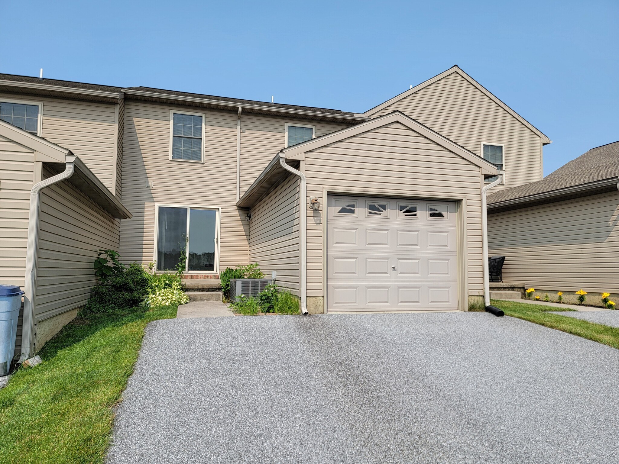 Building Photo - 74 Gable Dr