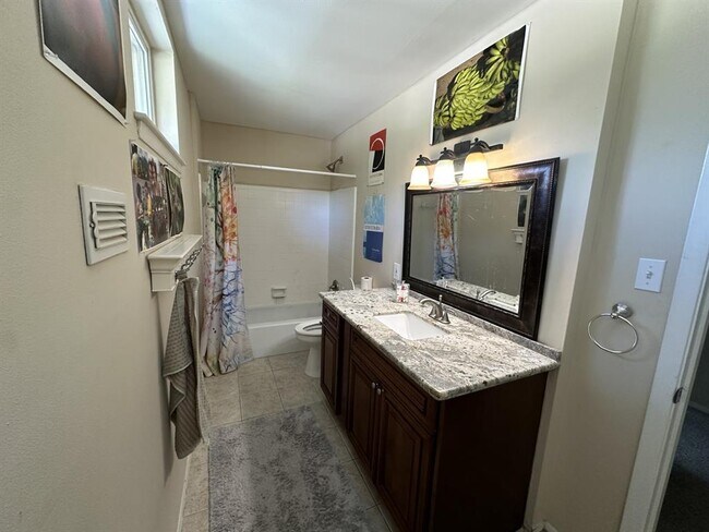 Building Photo - 15806 Torry Pines Rd