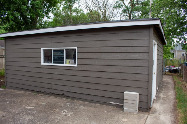 Building Photo - Gary West Side 4 Bed 2 Bath 2 Car Garage