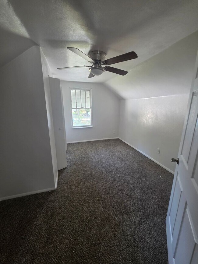 Building Photo - Beautiful 3 bed 1 bath