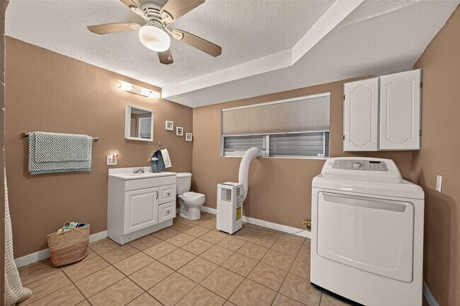 Building Photo - 674 Warsaw Dr