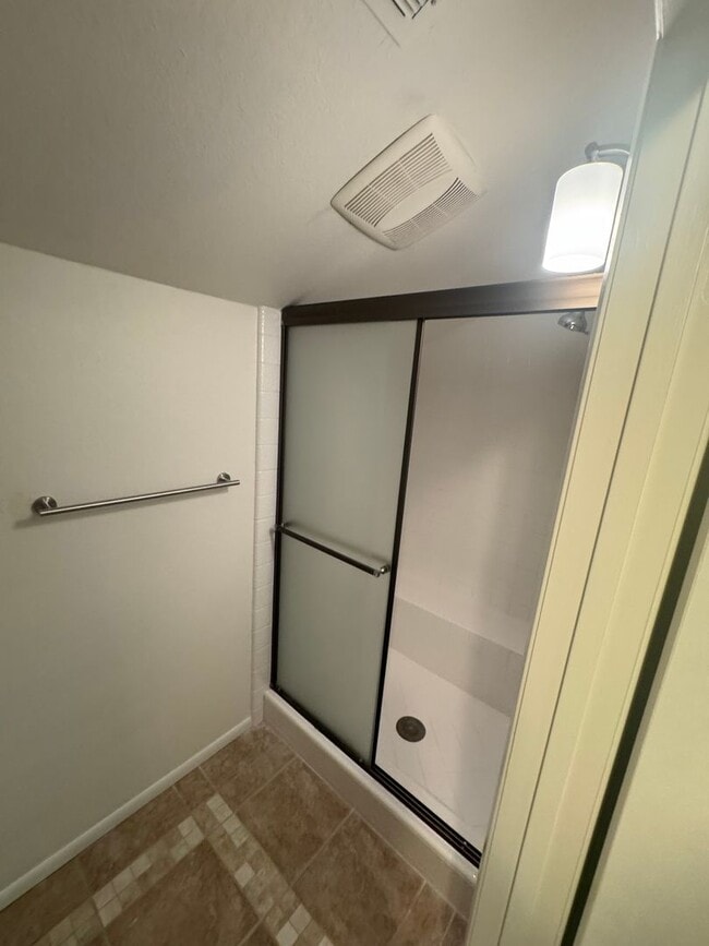 Building Photo - BEAUTIFUL 2 STORY CONDO IN THE CAMPUS COMM...