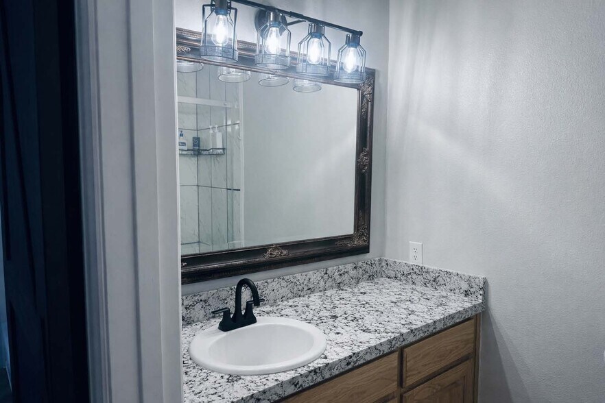 Building Photo - 505 S 1st St