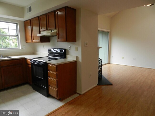 Building Photo - 7731 Inversham Dr