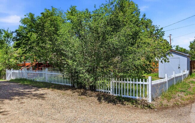 Building Photo - $1,985.95 with $300 off the first month's rent, 2 Beds - 2 Bath, Duplex in Lakewood with Cozy Car...