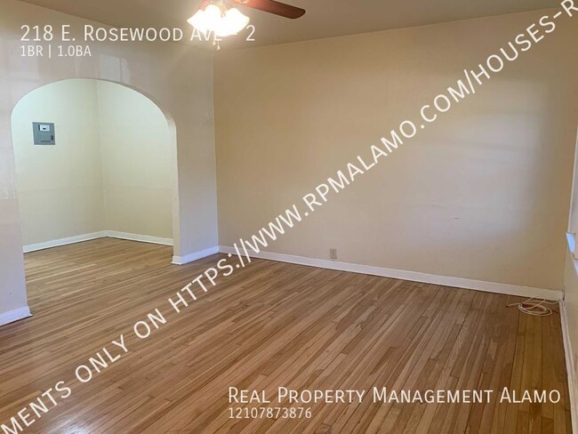 Building Photo - 218 E Rosewood Ave