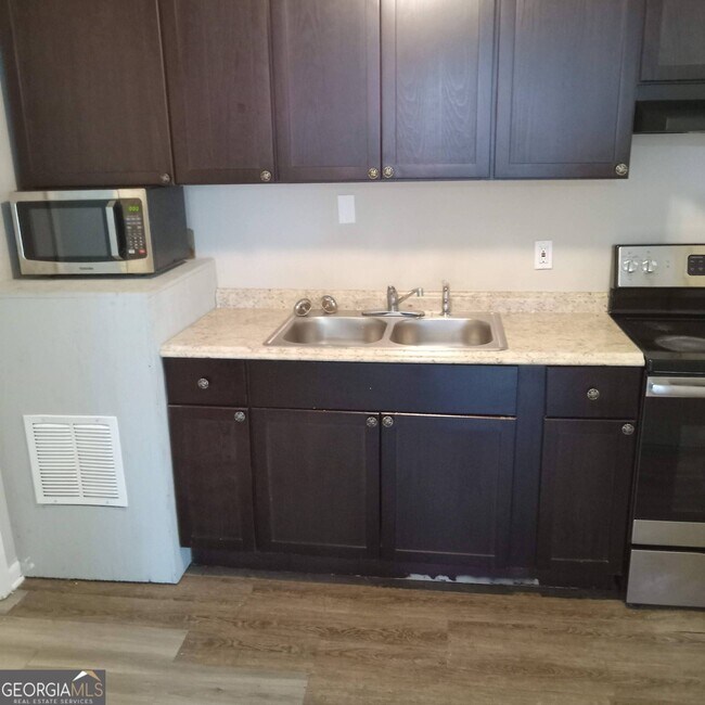 Building Photo - 2308 Boulevard Granada SW