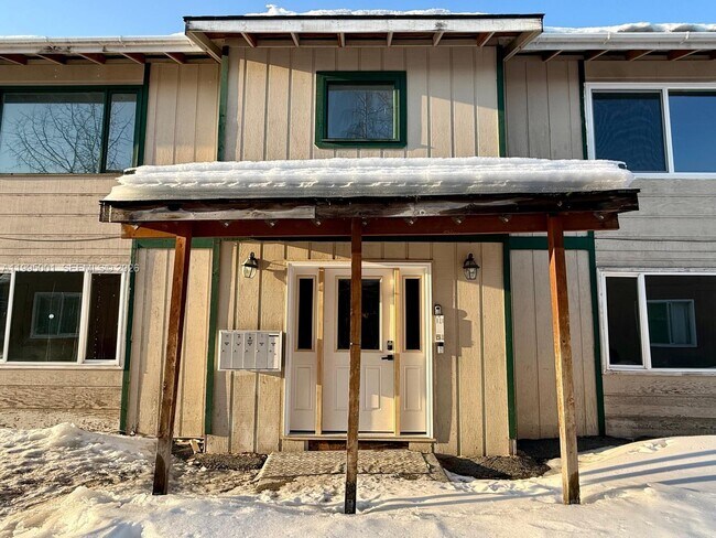 Building Photo - 423 N Lane St