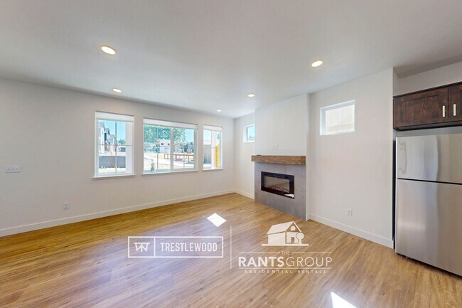 Building Photo - Brand New! Modern Home in Trestlewood – Wh...
