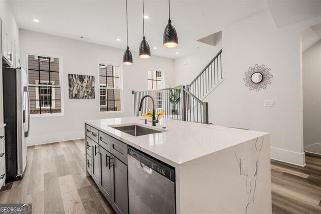 Building Photo - 3165 Dogwood Dr