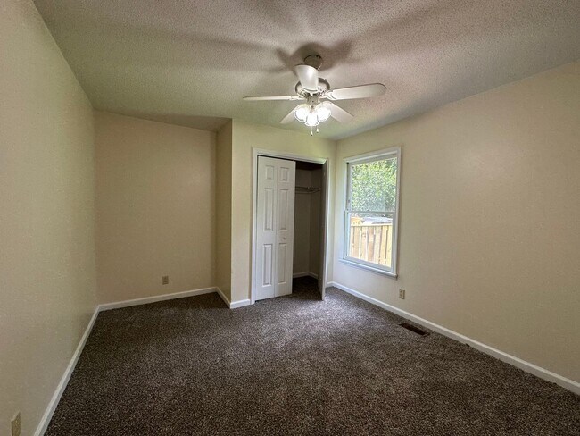 Building Photo - 3 Bedroom Pet Friendly Home for Rent!