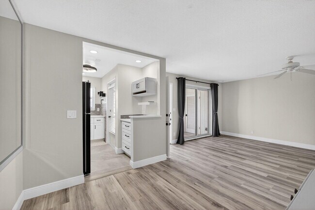 Building Photo - 100 Shore Ct