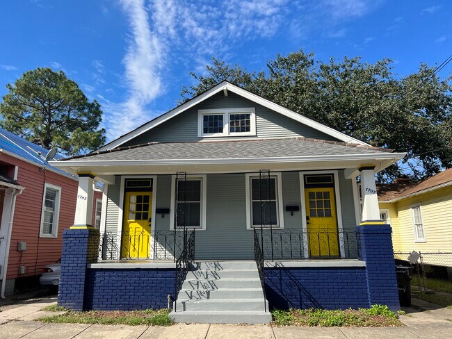 Primary Photo - 1707 Rousselin Dr