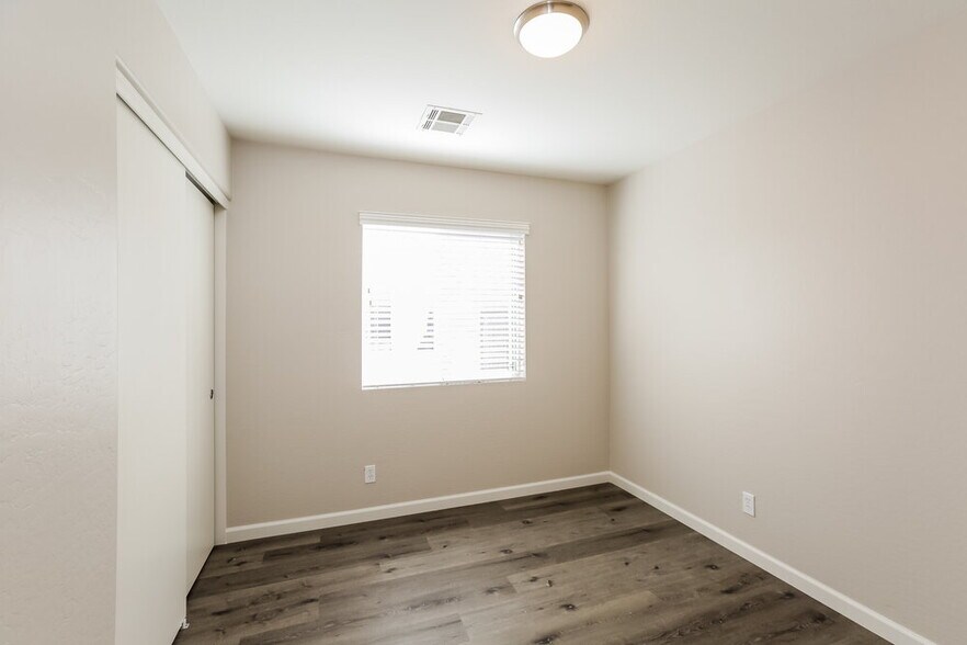 Building Photo - 2829 W Grenadine Rd