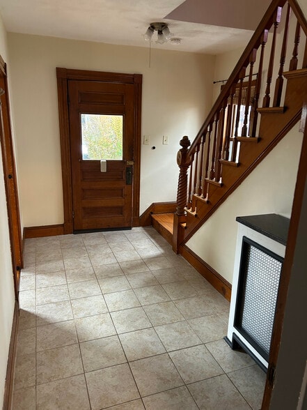 Building Photo - 3 Day St