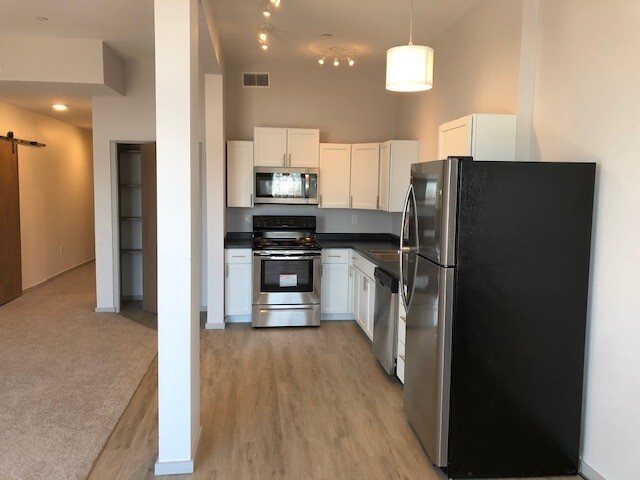 unit 8 kitchen - 300 Fairview Ave