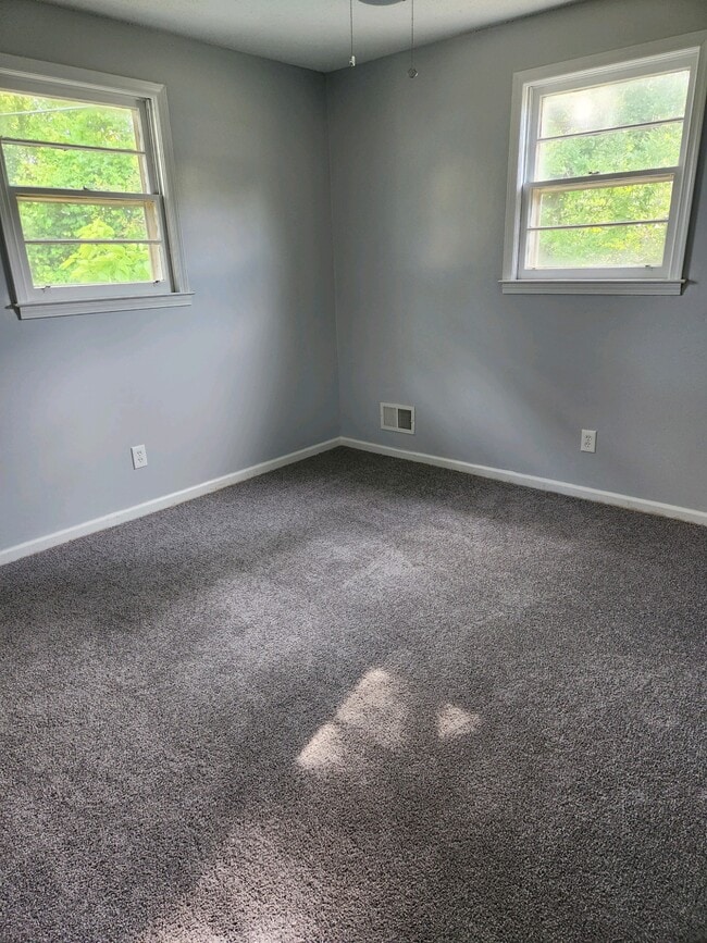 Building Photo - 820 E Steele Rd