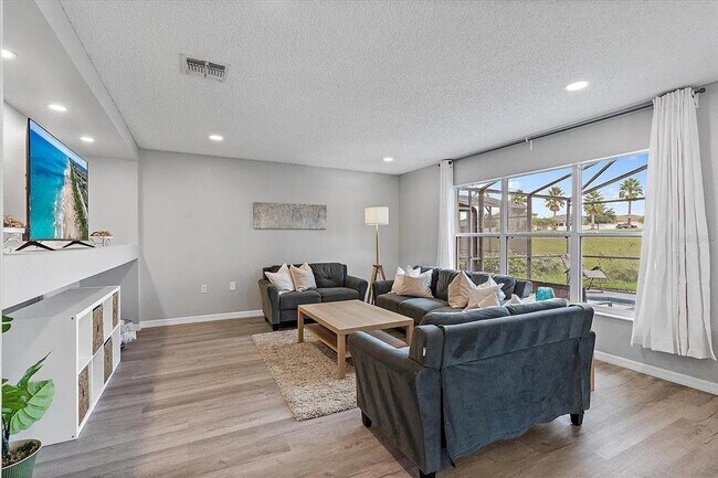 Building Photo - 326 Elderberry Dr