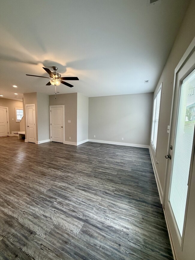 Building Photo - 52 Cuddington Ln