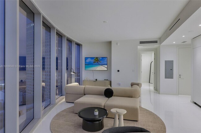 Building Photo - 300 Biscayne Blvd Way