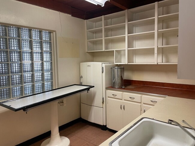 Building Photo - Business Space or Private Residence or Both! Or More?