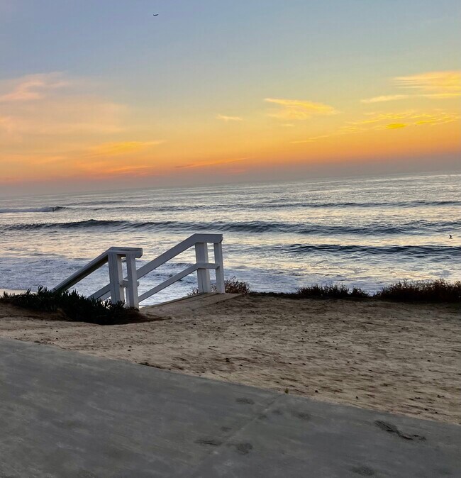Building Photo - 6626 La Jolla Blvd