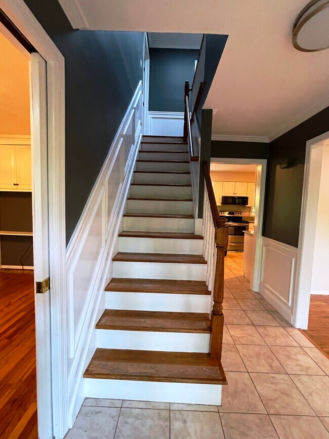 Building Photo - 33 Pilgrim Dr