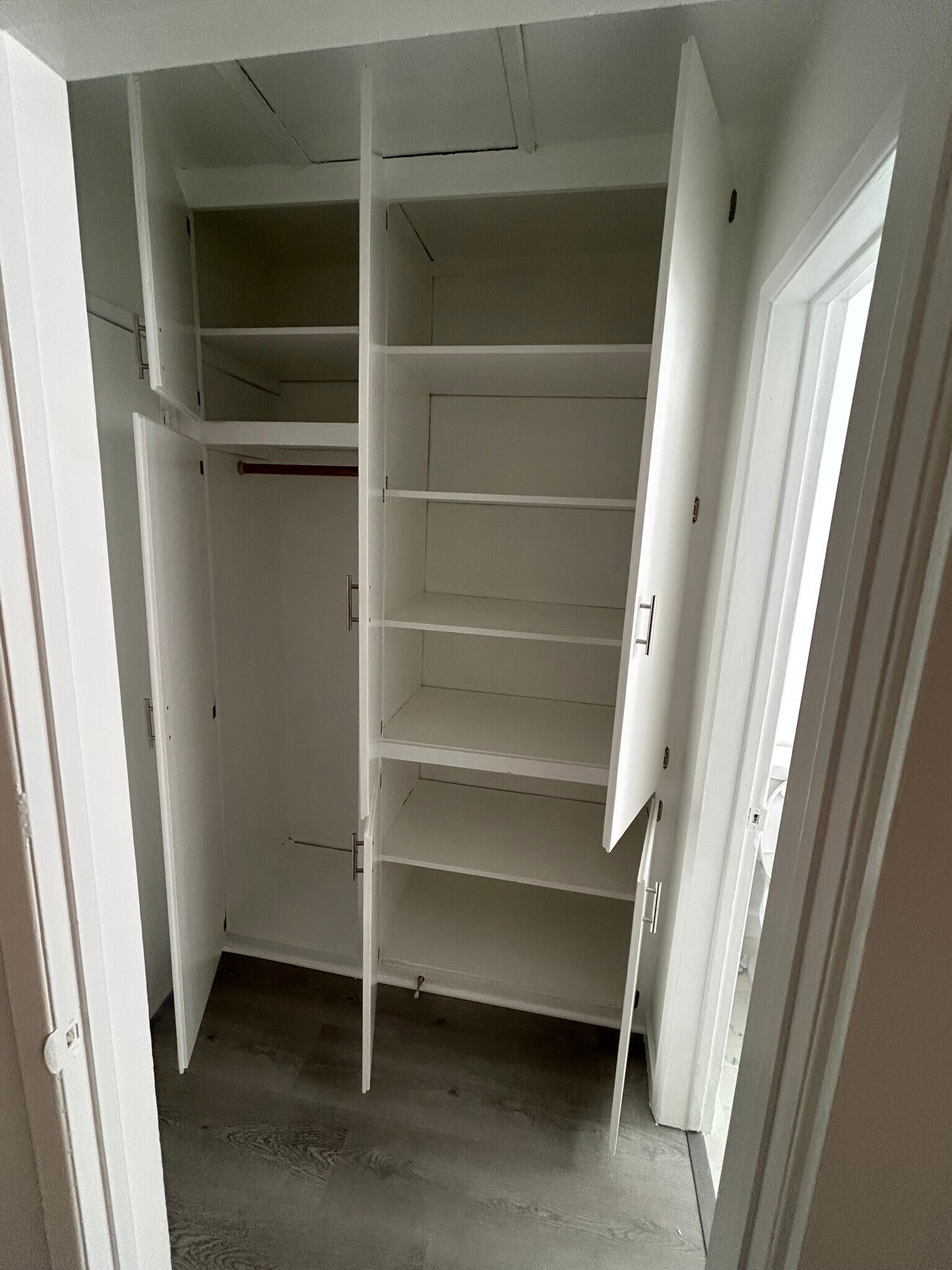 Building Photo - 1010 N Stanley Ave