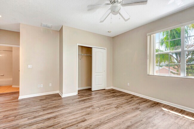 Building Photo - 253 Catriona Dr
