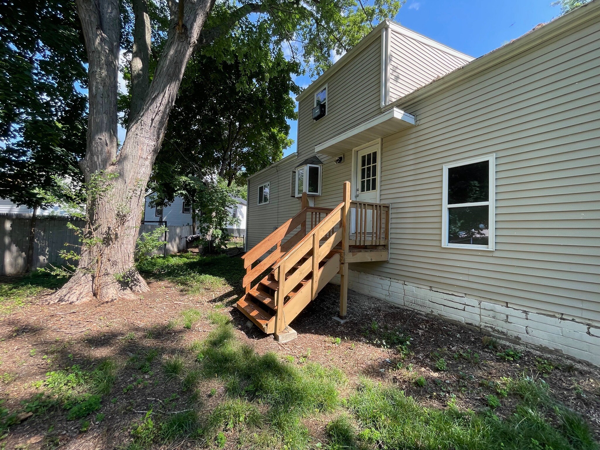 Building Photo - 2939 Sachs St