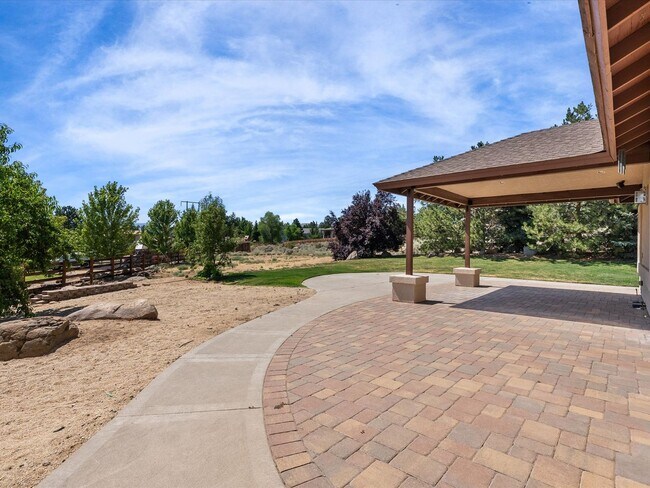 Building Photo - Fieldcreek Gem