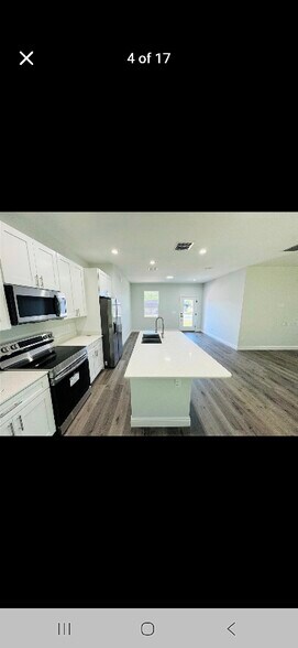 Building Photo - 15229 SW 39th Cir