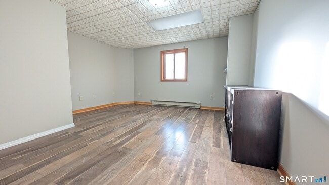 Building Photo - 10 Ledgewood Dr