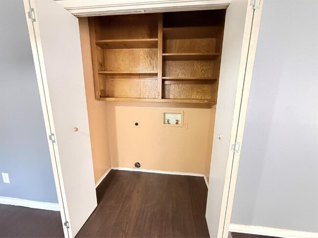 Building Photo - 2641 Santa Barbara Dr