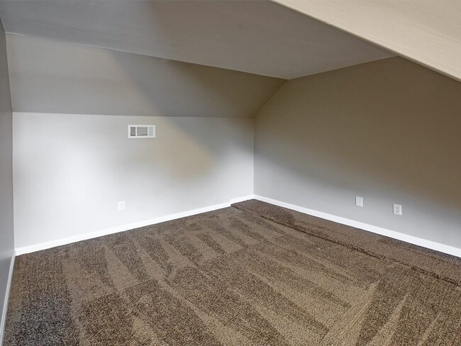 Building Photo - Great updated 4 bed, 2 bath home northeast of Memphis near Covington Pike.