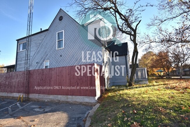 Building Photo - Central Norman 3 Bed 3 Bath MOVE IN SPECIA...