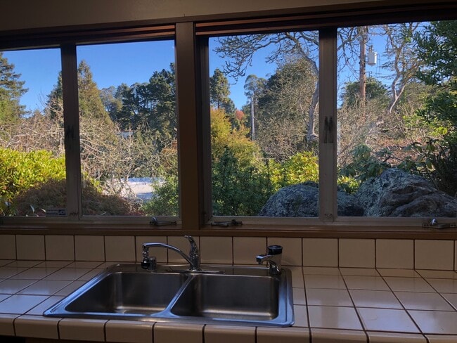 Building Photo - Lovely 3/2 home in the hills of El Cerrito with breathtaking views of the bay!