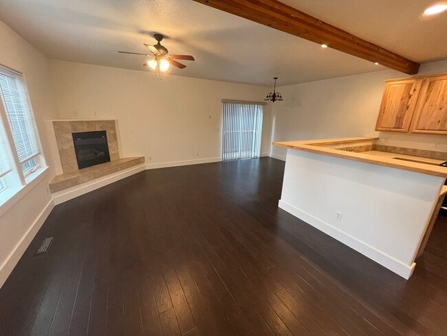 Building Photo - 3 Bed/2.5 Bath Single Family Home Close to the Old Mill