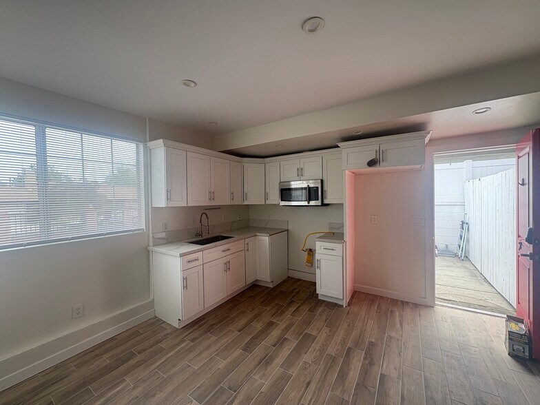 Building Photo - 13101 1/2 Bracken St