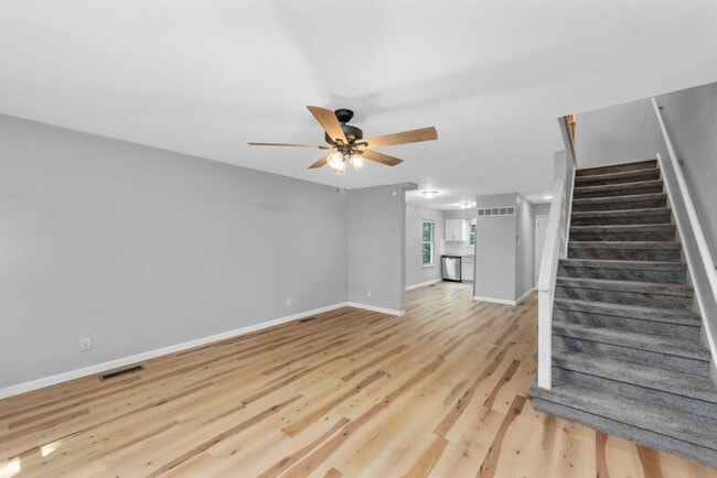 Building Photo - 1005 N Keebler Ave