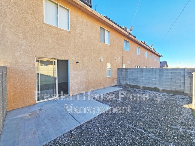 Building Photo - 670 Bourbon St