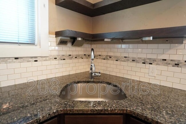Building Photo - 1202 W Hale St