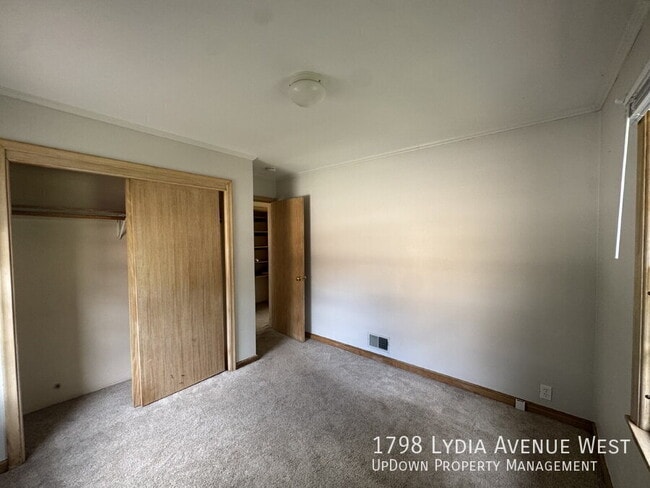 Building Photo - 1798 Lydia Ave W