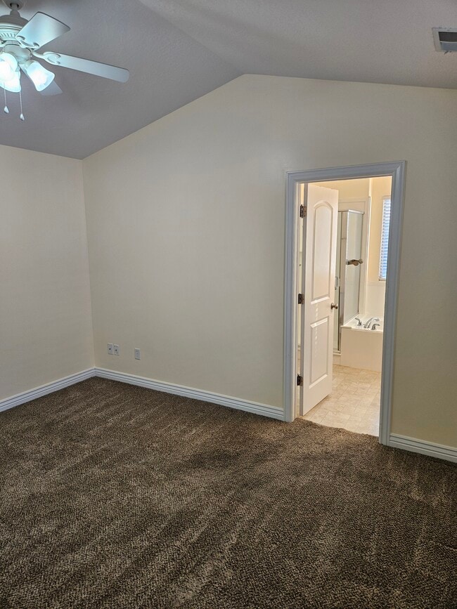 Building Photo - 1023 W Boston Ct